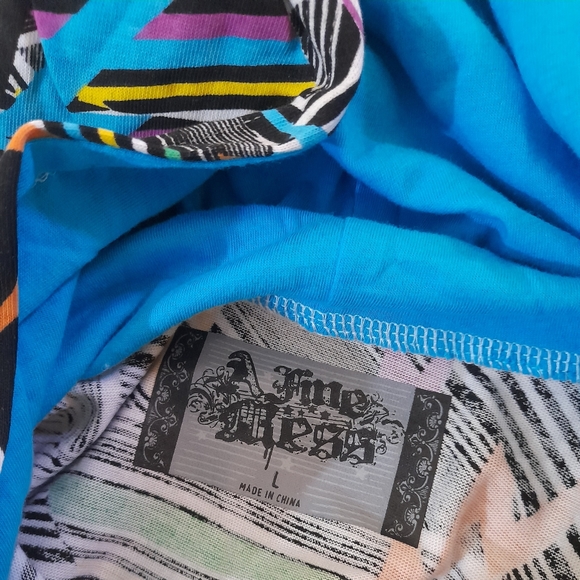 ● NWT Hot Topic | Workout Sleeveless Hoddie - Picture 7 of 12